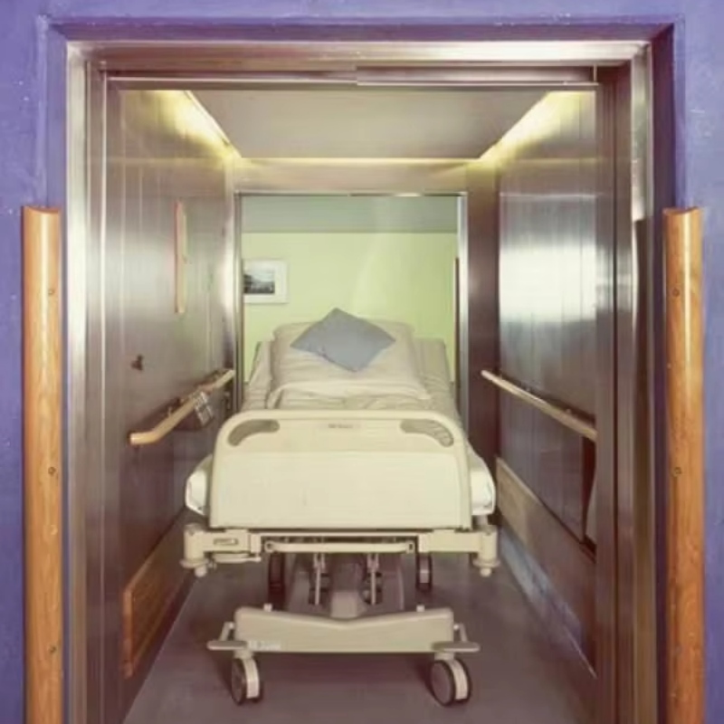 Krankentragenaufzug VTEH101 mit AC-Antrieb, ISO-zertifiziert, hohe Kapazität für den Transport von Patiententragen, reibungsloser und sicherer Betrieb