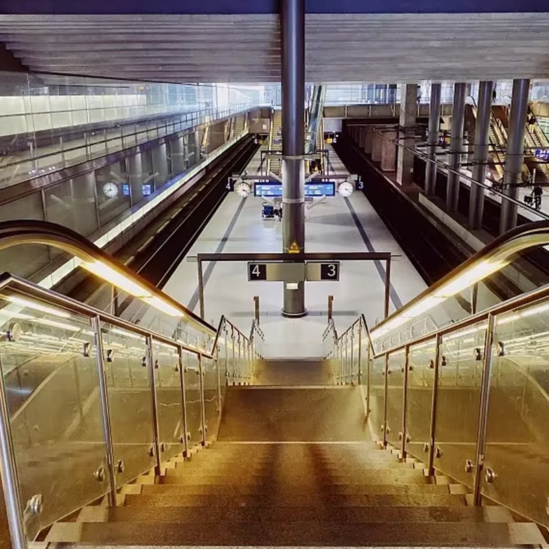 Energieeffiziente Fahrsteig-Fahrtreppe VTES104 – Reibungsloser und geräuschloser Betrieb für öffentliche Verkehrsknotenpunkte